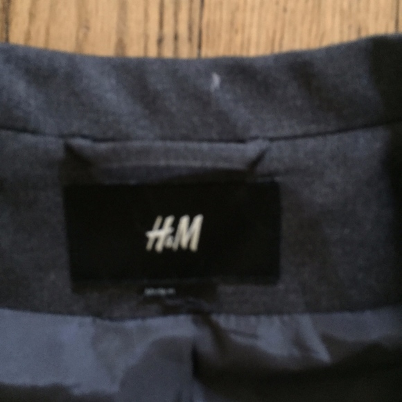 Last Chance: H&M Grey Blazer with Puff Sleeves - Picture 3 of 4